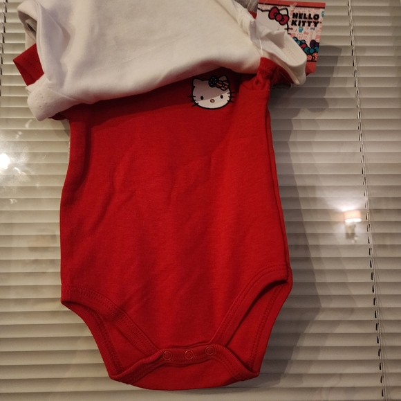 Hello kitty onsies - Picture 3 of 4
